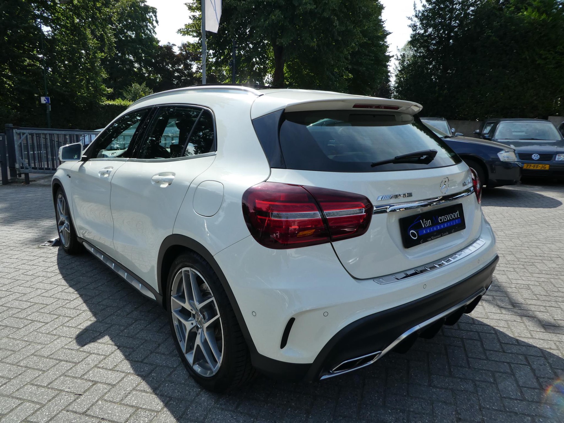 31627172-5.jpg