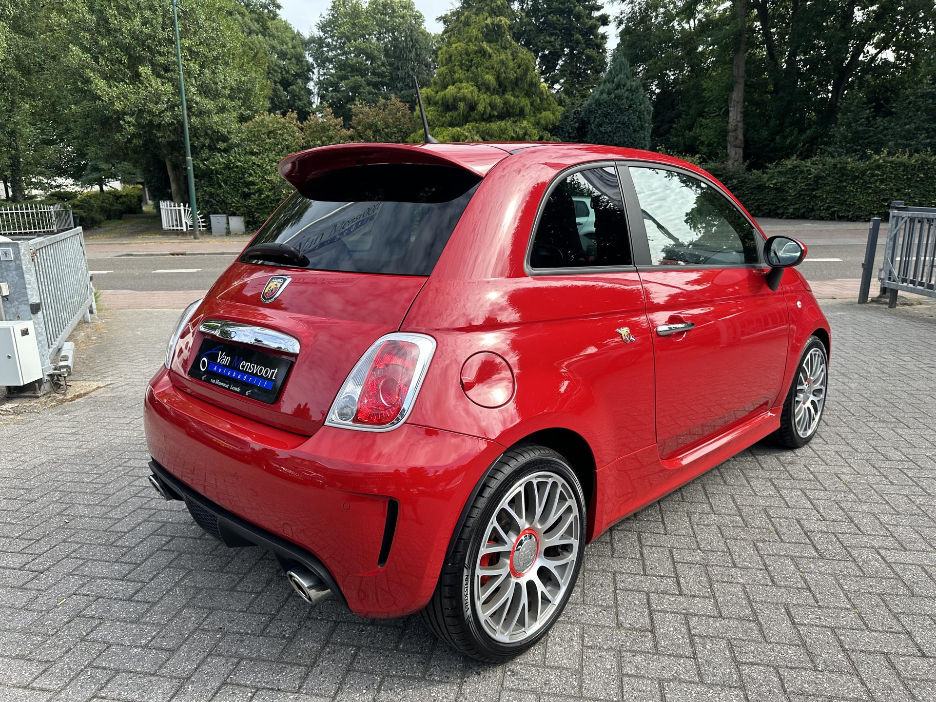 45919521-3.jpg