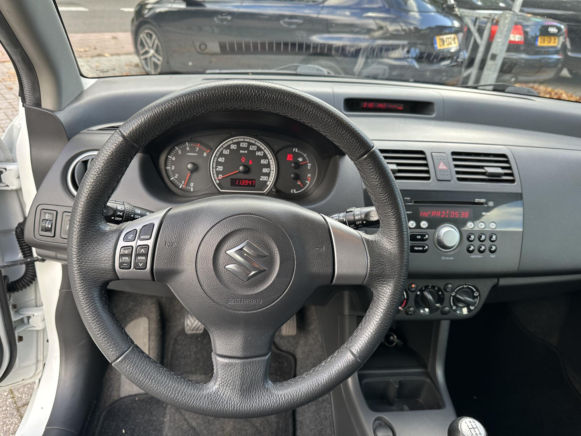 48653038-15.jpg