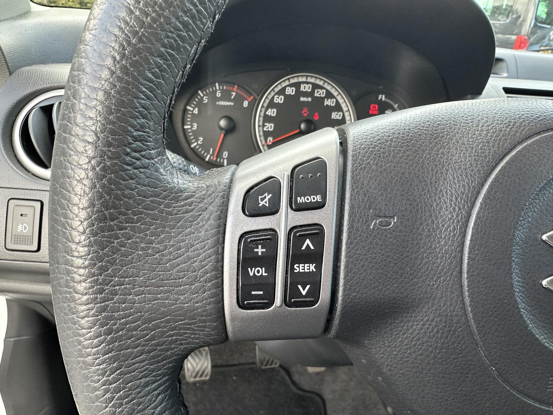48653038-18.jpg
