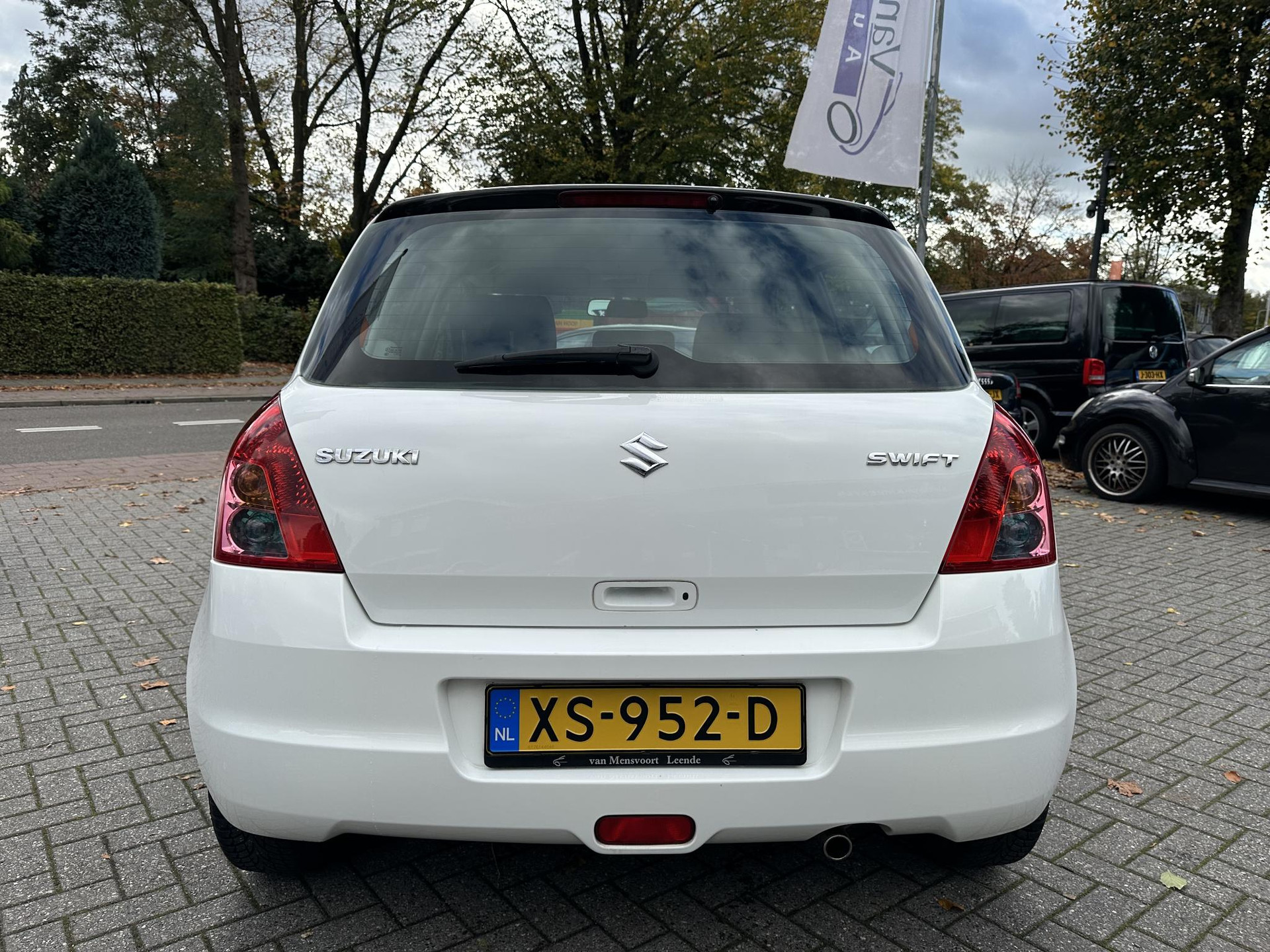 48653038-8.jpg