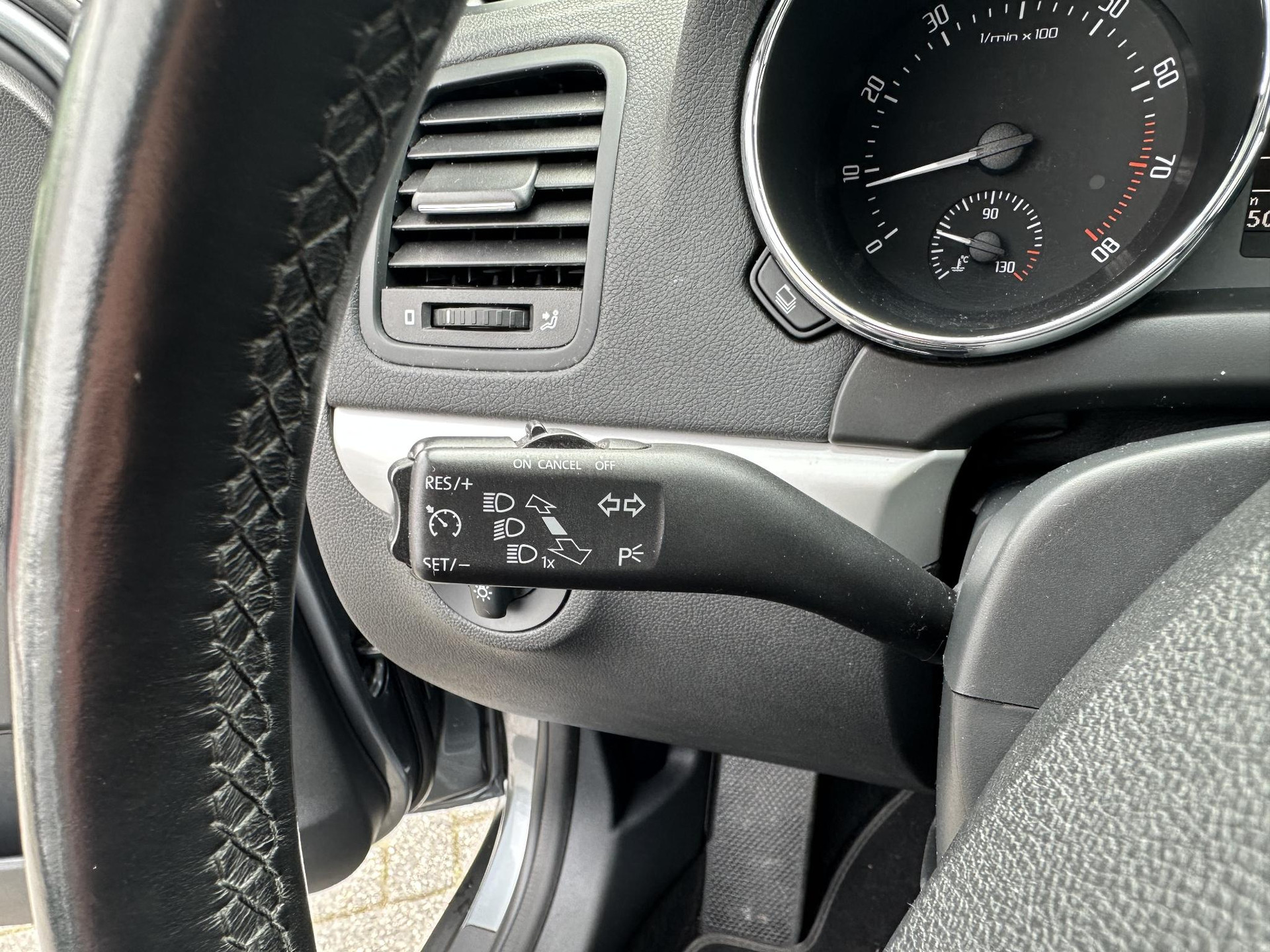 52429011-23.jpg