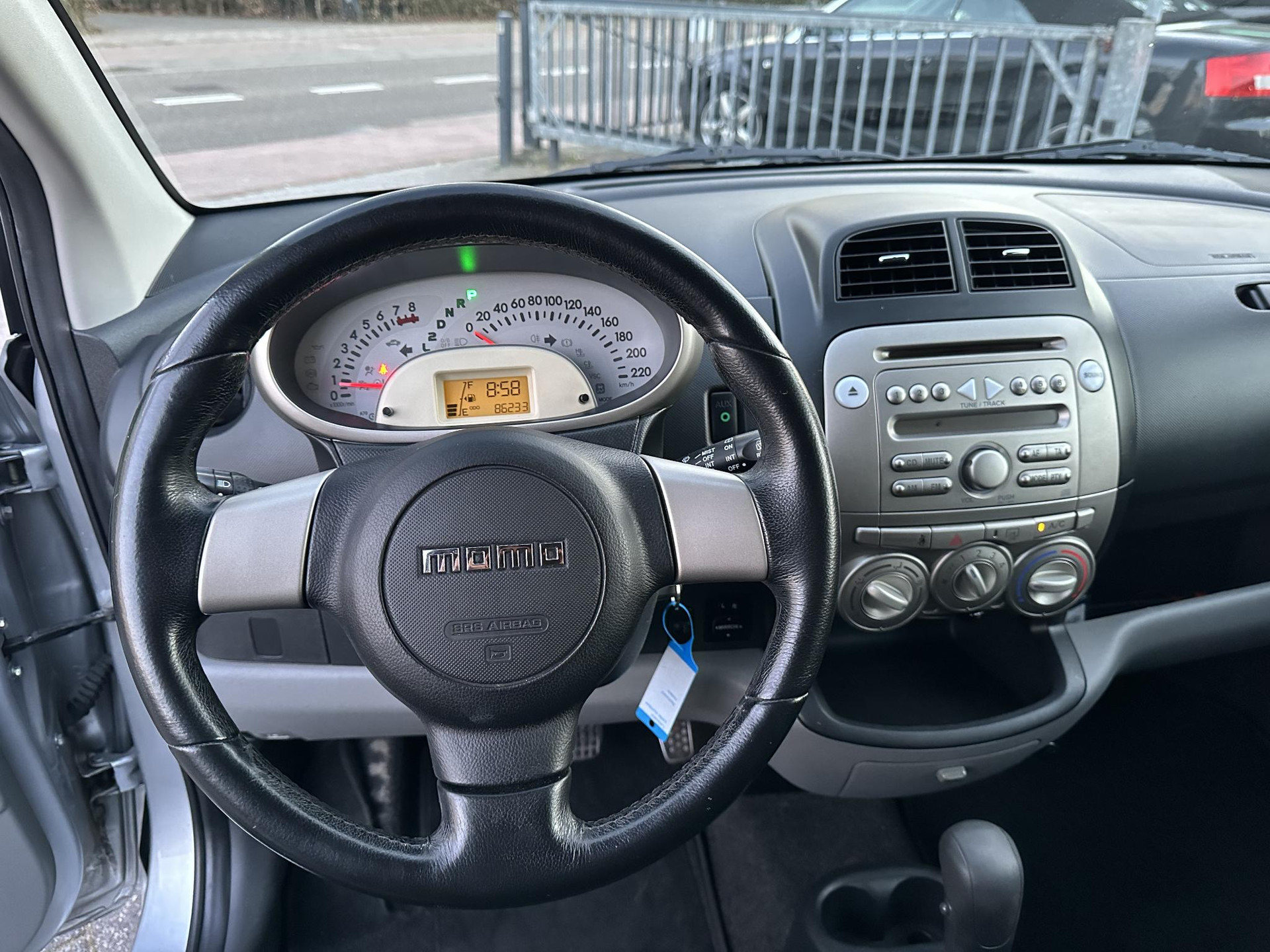 52650740-16.jpg